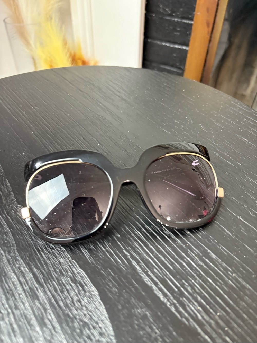 Black Oversized Round Women's Sunglasses - Picture 4 of 4